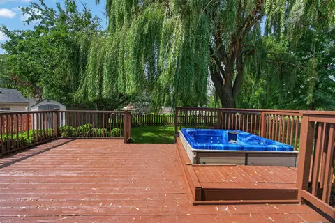 Exterior - 1560 Colorado Ave, Aurora, IL 60506 photo 6 of 11