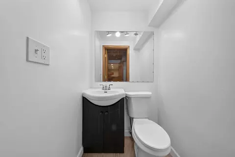 Bath - 1560 Colorado Ave, Aurora, IL 60506 photo 3 of 3