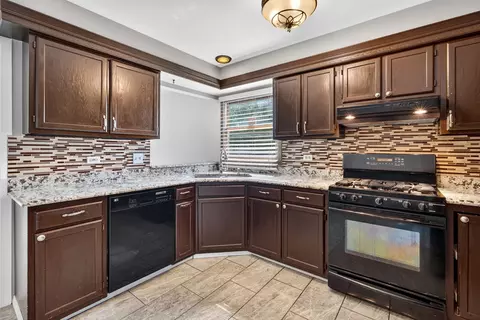 Kitchen - 1560 Colorado Ave, Aurora, IL 60506 photo 2 of 3