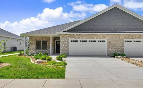 512 S 6th St, Fairbury, IL 61739