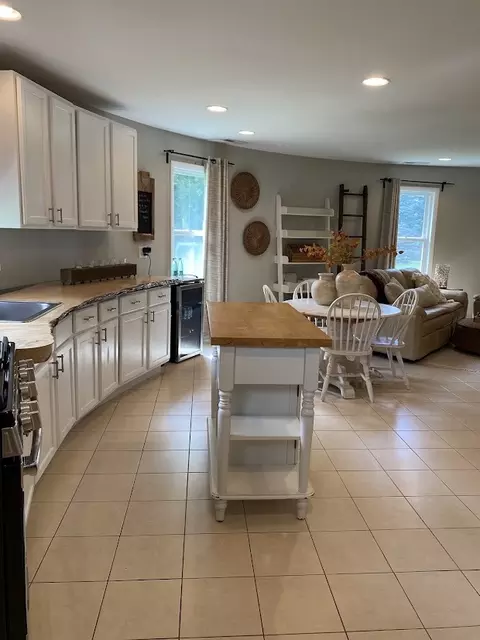 Kitchen - 24308 Dunham Rd, Harvard, IL 60033 photo 3 of 5