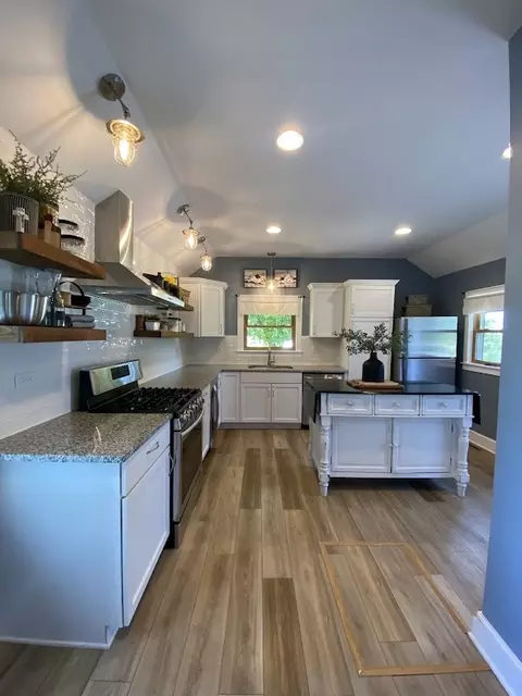 Kitchen - 24308 Dunham Rd, Harvard, IL 60033 photo 2 of 5