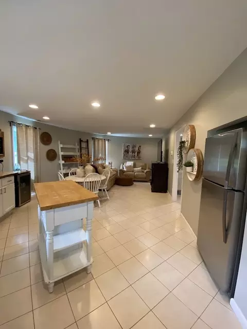 Kitchen - 24308 Dunham Rd, Harvard, IL 60033 photo 4 of 5