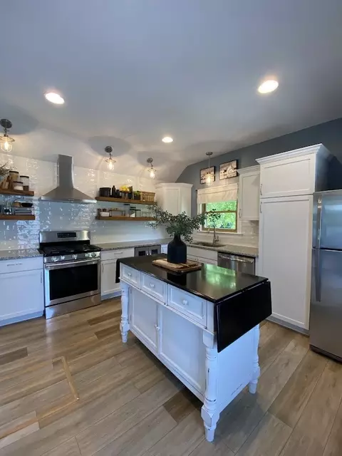 Kitchen - 24308 Dunham Rd, Harvard, IL 60033 photo 1 of 5