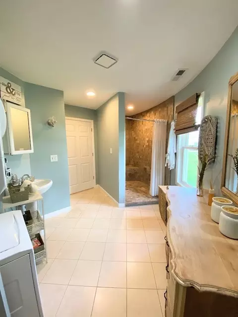 Bath - 24308 Dunham Rd, Harvard, IL 60033 photo 3 of 4