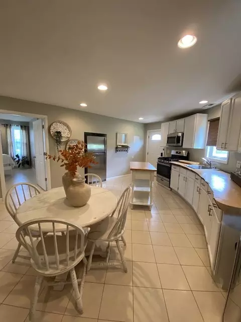 Kitchen - 24308 Dunham Rd, Harvard, IL 60033 photo 5 of 5