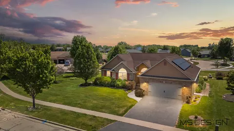 1418 Beach Ln, Sycamore, IL 60178