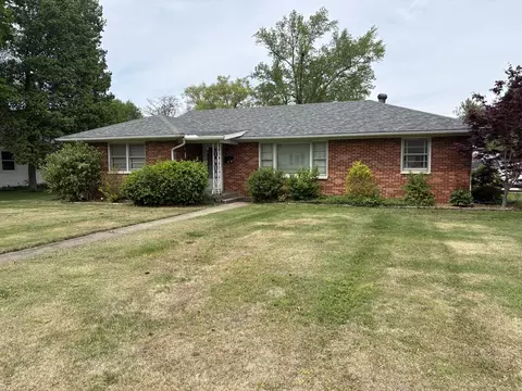 1 Charles Dr, Centralia, IL 62801