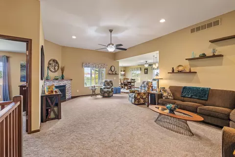 Living - 602 E Sheridan Dr, Eldridge, IA 52748 photo 1 of 6
