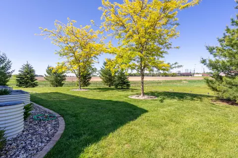 Exterior - 602 E Sheridan Dr, Eldridge, IA 52748 photo 8 of 12