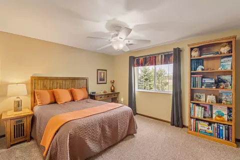 Bedroom - 602 E Sheridan Dr, Eldridge, IA 52748 photo 5 of 6