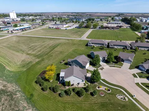 View/Area - 602 E Sheridan Dr, Eldridge, IA 52748 photo 7 of 9