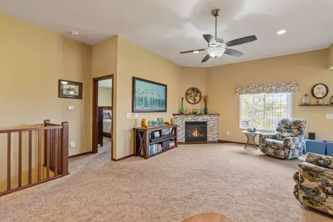 Living - 602 E Sheridan Dr, Eldridge, IA 52748 photo 3 of 6