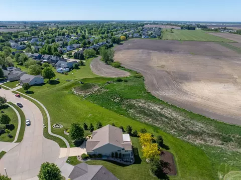 View/Area - 602 E Sheridan Dr, Eldridge, IA 52748 photo 3 of 9
