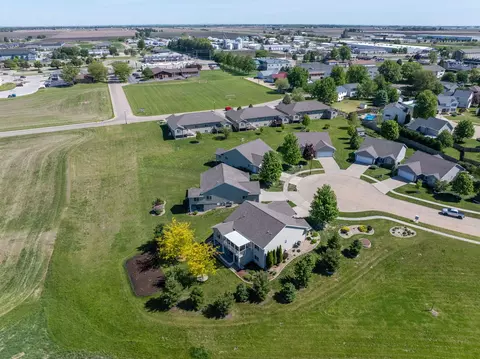 View/Area - 602 E Sheridan Dr, Eldridge, IA 52748 photo 6 of 9