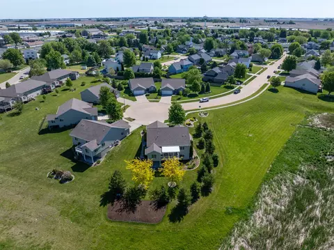 View/Area - 602 E Sheridan Dr, Eldridge, IA 52748 photo 5 of 9