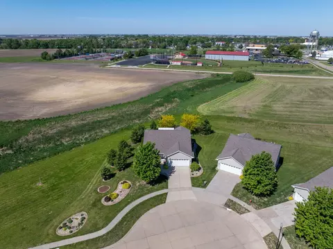 View/Area - 602 E Sheridan Dr, Eldridge, IA 52748 photo 1 of 9