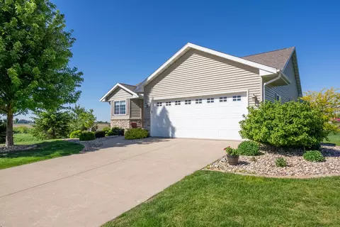Exterior - 602 E Sheridan Dr, Eldridge, IA 52748 photo 12 of 12