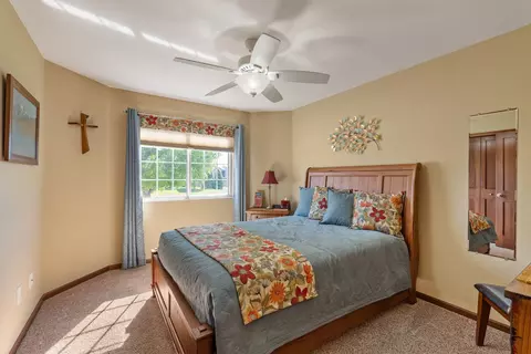 Bedroom - 602 E Sheridan Dr, Eldridge, IA 52748 photo 3 of 6