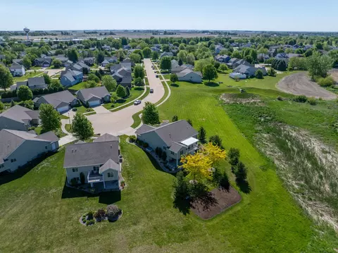 View/Area - 602 E Sheridan Dr, Eldridge, IA 52748 photo 4 of 9