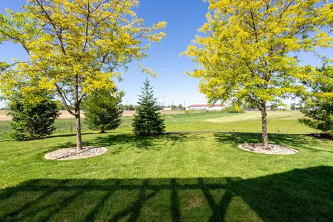 Exterior - 602 E Sheridan Dr, Eldridge, IA 52748 photo 6 of 12