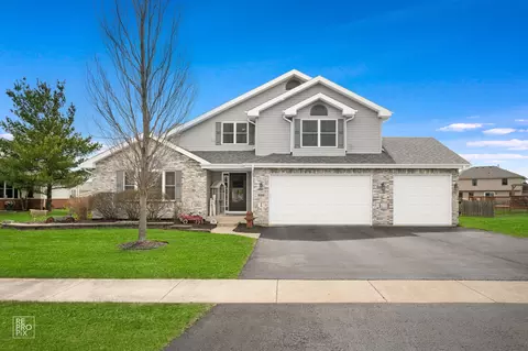 1028 Louise Ln, Peotone, IL 60468