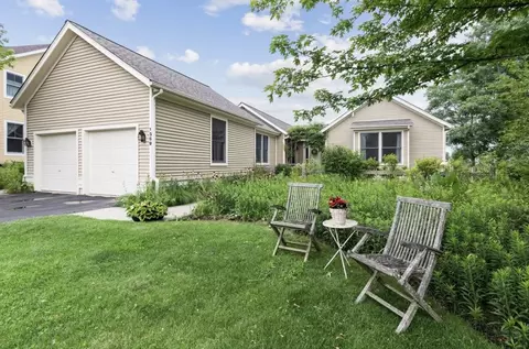 1369 Calamus Ln, Grayslake, IL 60030