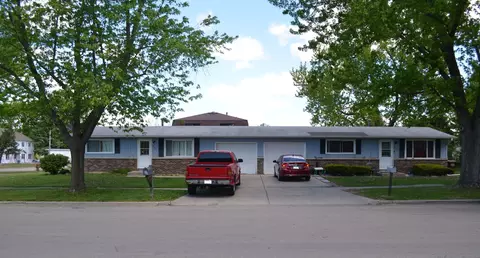 903-905 West St, Harvard, IL 60033