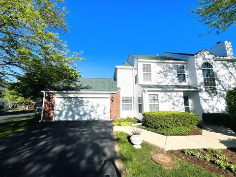 111 N Woodbury Ln, Lake Bluff, IL 60044