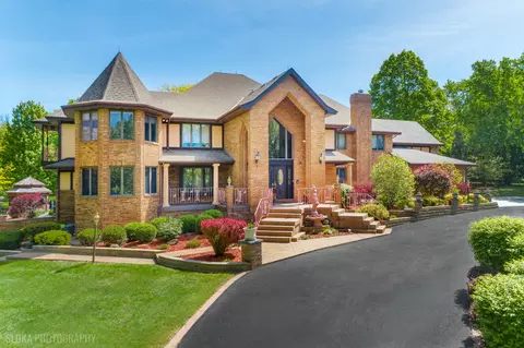 3204 Stonegate Dr, Crystal Lake, IL 60012
