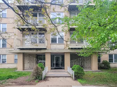 2501 W Touhy Ave #203, Chicago, IL 60645
