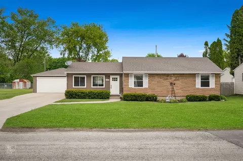 1366 Ivy Ln, Crystal Lake, IL 60014