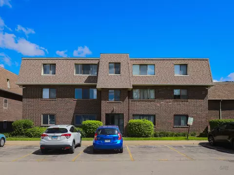 1412 Carol Ct #1B, Palatine, IL 60074