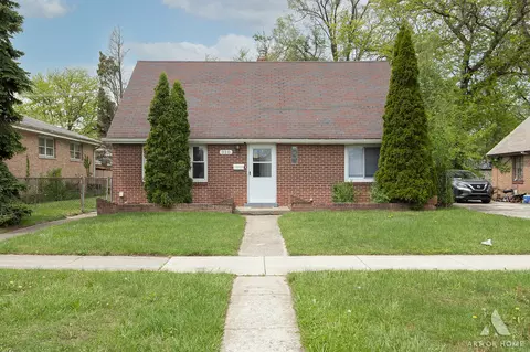 310 Paxton Ave, Calumet City, IL 60409