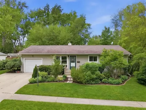 324 Birchwood Ln, Dekalb, IL 60115
