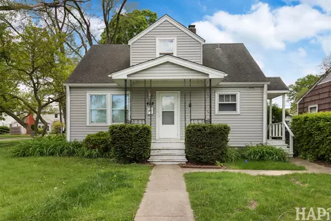 428 S Lake Ter, Mundelein, IL 60060