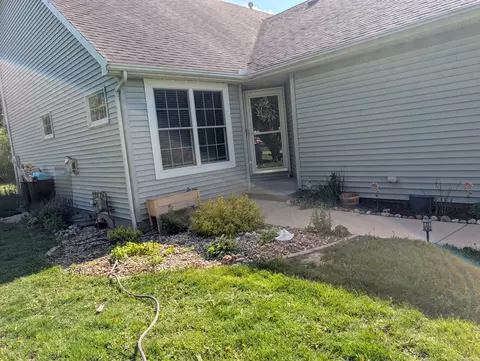 109 Labrador Ln, Downs, IL 61736