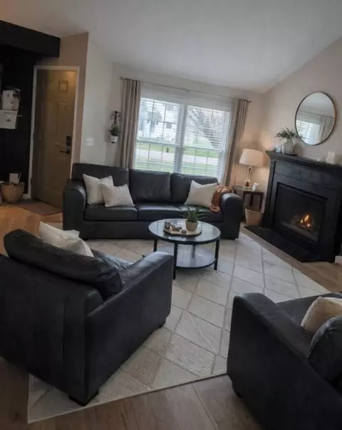 Living - 109 Labrador Ln, Downs, IL 61736 photo 2 of 8
