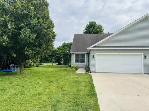 109 Labrador Ln, Downs, IL 61736