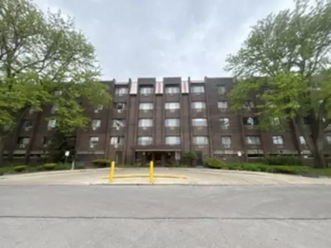 8455 W Leland Ave #205, Chicago, IL 60656