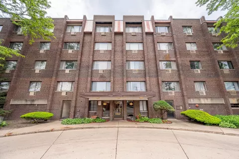 8455 W Leland Ave #205, Chicago, IL 60656