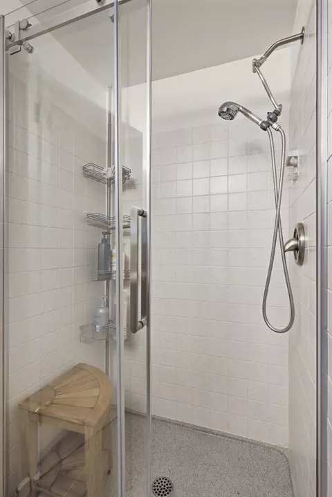 Bath - 1375 Borden Dr, Elgin, IL 60120 photo 4 of 4