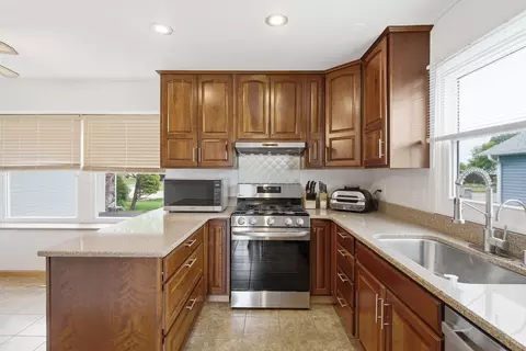 Kitchen - 1375 Borden Dr, Elgin, IL 60120 photo 1 of 3