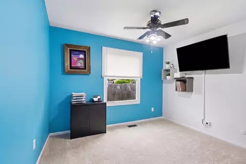 Bedroom - 1375 Borden Dr, Elgin, IL 60120 photo 5 of 6
