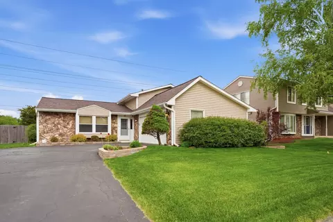 Exterior - 1375 Borden Dr, Elgin, IL 60120 photo 5 of 5
