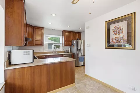 Kitchen - 1375 Borden Dr, Elgin, IL 60120 photo 2 of 3