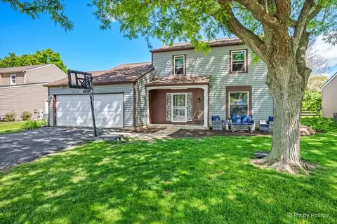2238 Highfield Ln, Aurora, IL 60504