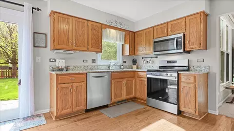 Kitchen - 2220 Stonehaven Dr, Plainfield, IL 60586 photo 2 of 3