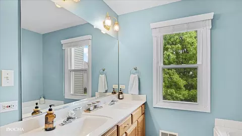 Bath - 2220 Stonehaven Dr, Plainfield, IL 60586 photo 2 of 4