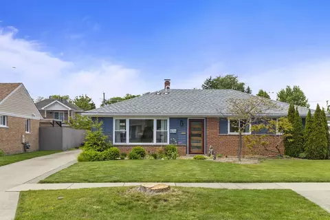 1076 S 3rd Ave, Des Plaines, IL 60016